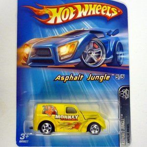 Hot Wheels Anglia Panel #085 Asphalt Jungle 5/5 Yellow Die-Cast Car 2005